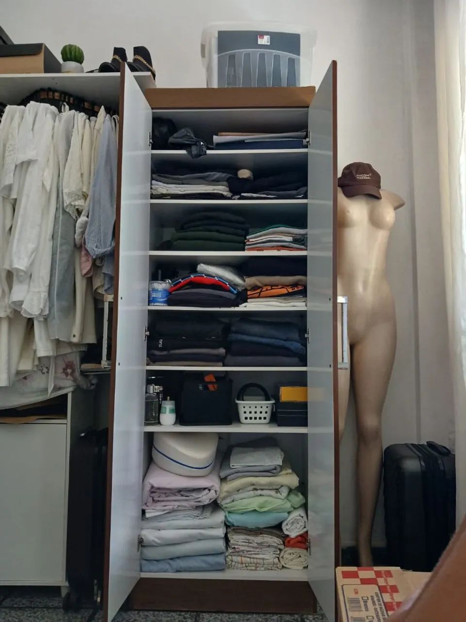 Guarda Roupa com prateleiras - Foto 2