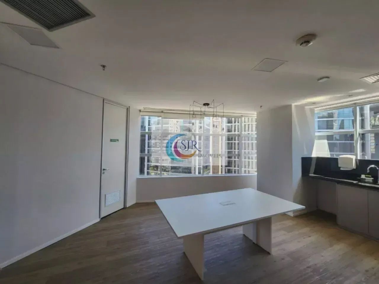 Sala comercial mobiliada de 430,00 m² com 14 vagas de garagem, piso elevado com carpete, f - Foto 2