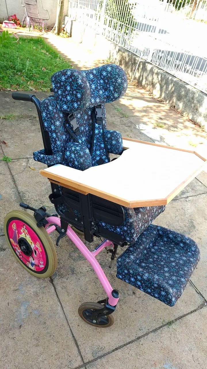 Cadeira de rodas infantil