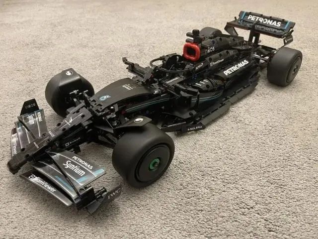 Carro formula 1 de montar - 1642 peças 1:8 - 63 cm - Foto 3