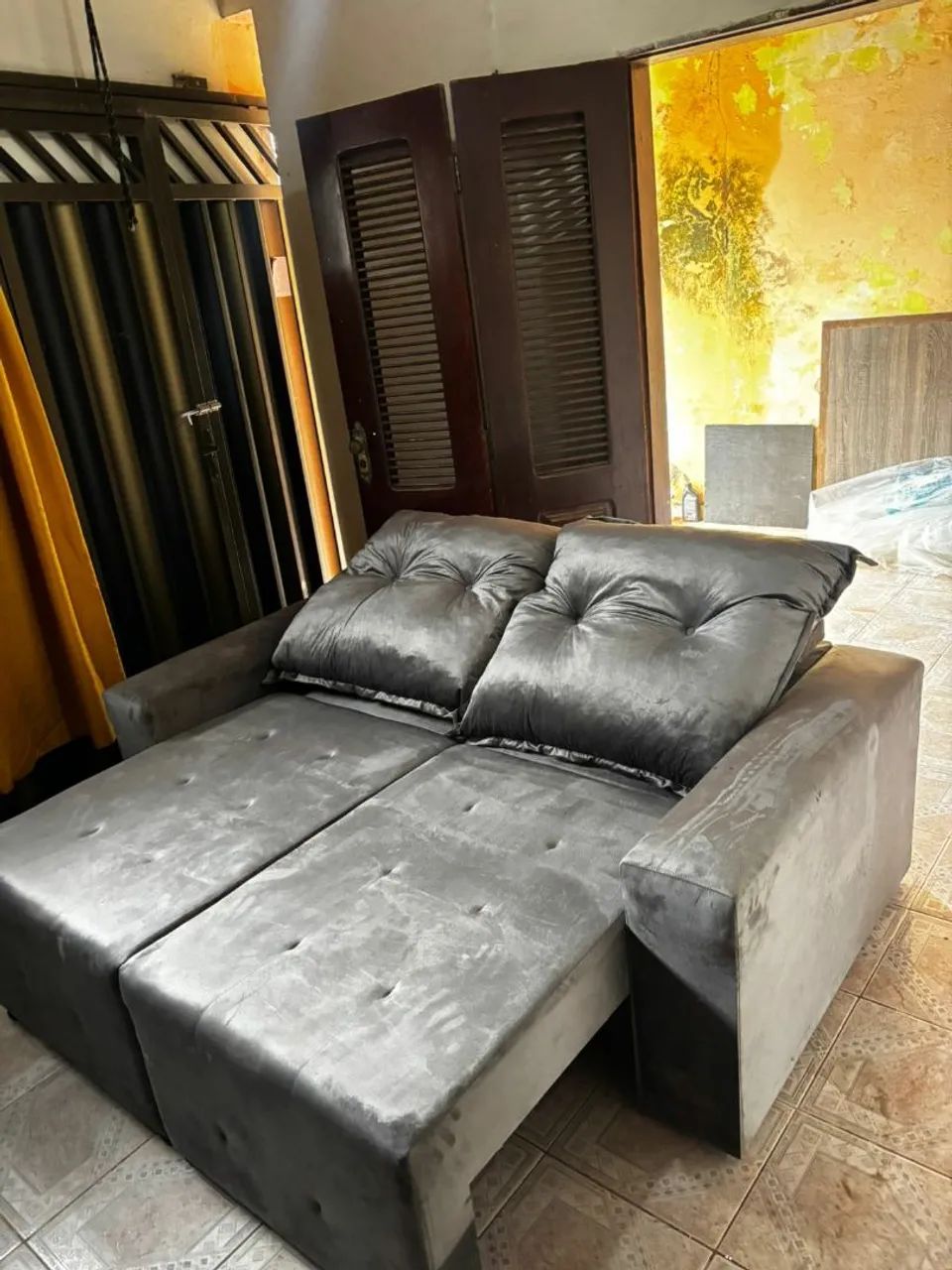 Retractable and Reclining Sofa418478652224317440