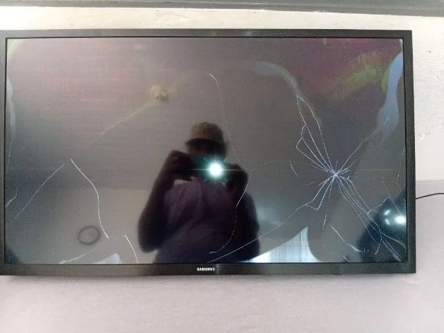 Tv Smart Samsung 32 polegadas com tela trincada  - Foto 5