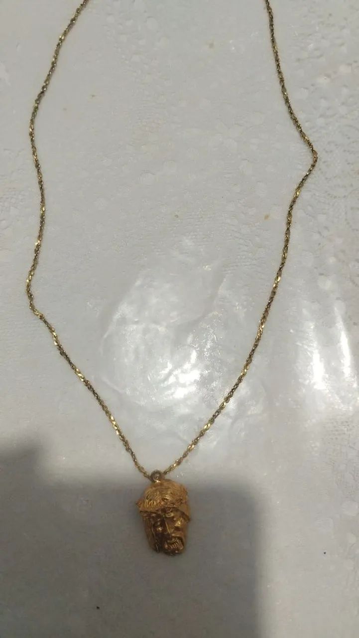 Colar banhado a ouro 