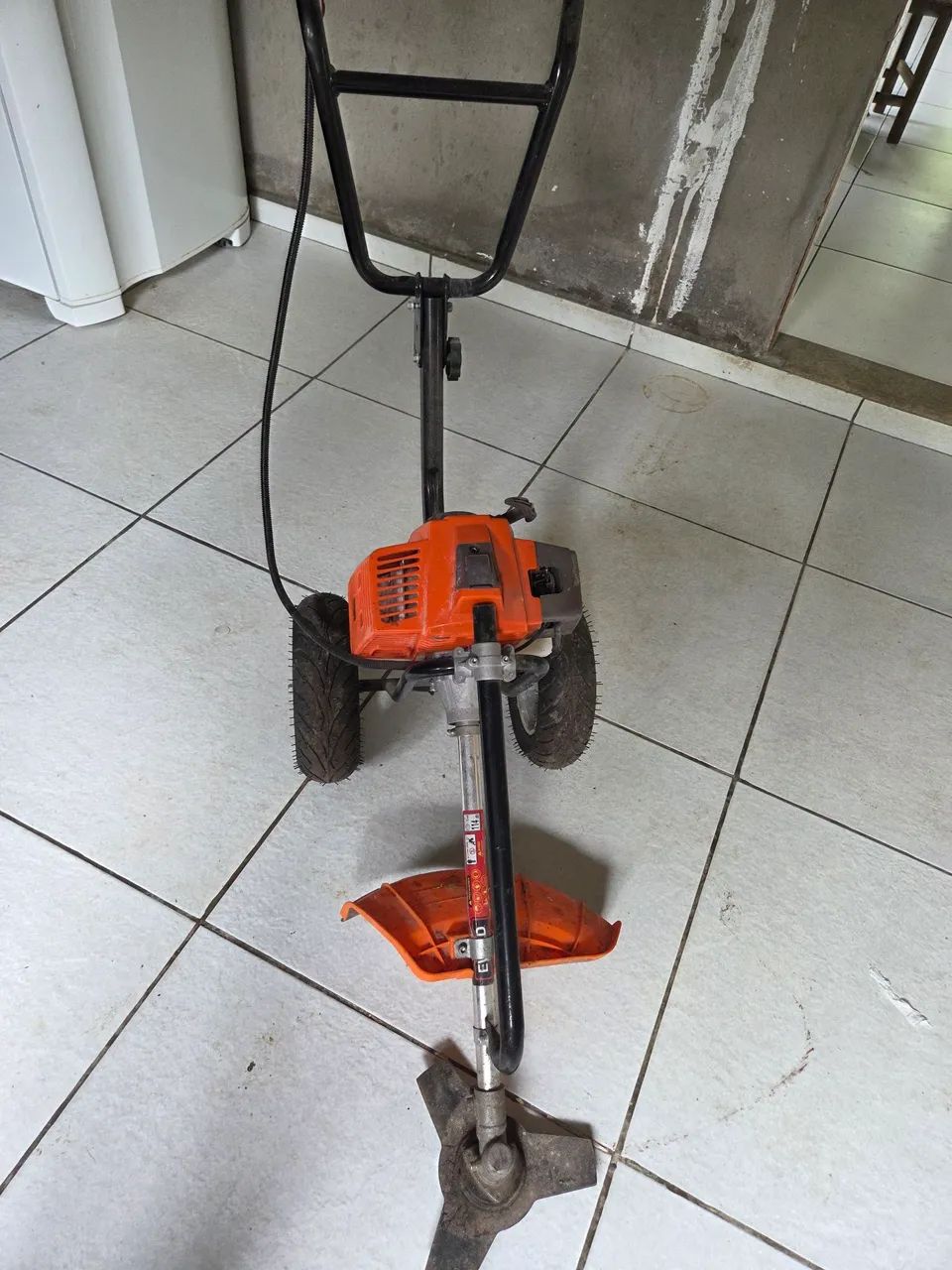 Roçadeira a gasolina 