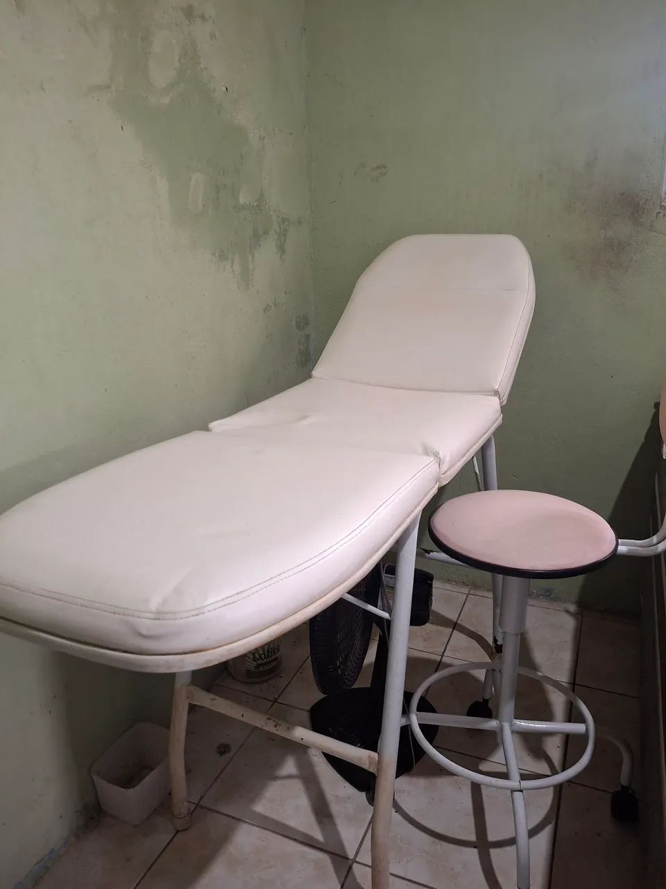 Cama e cadeira para depilação 