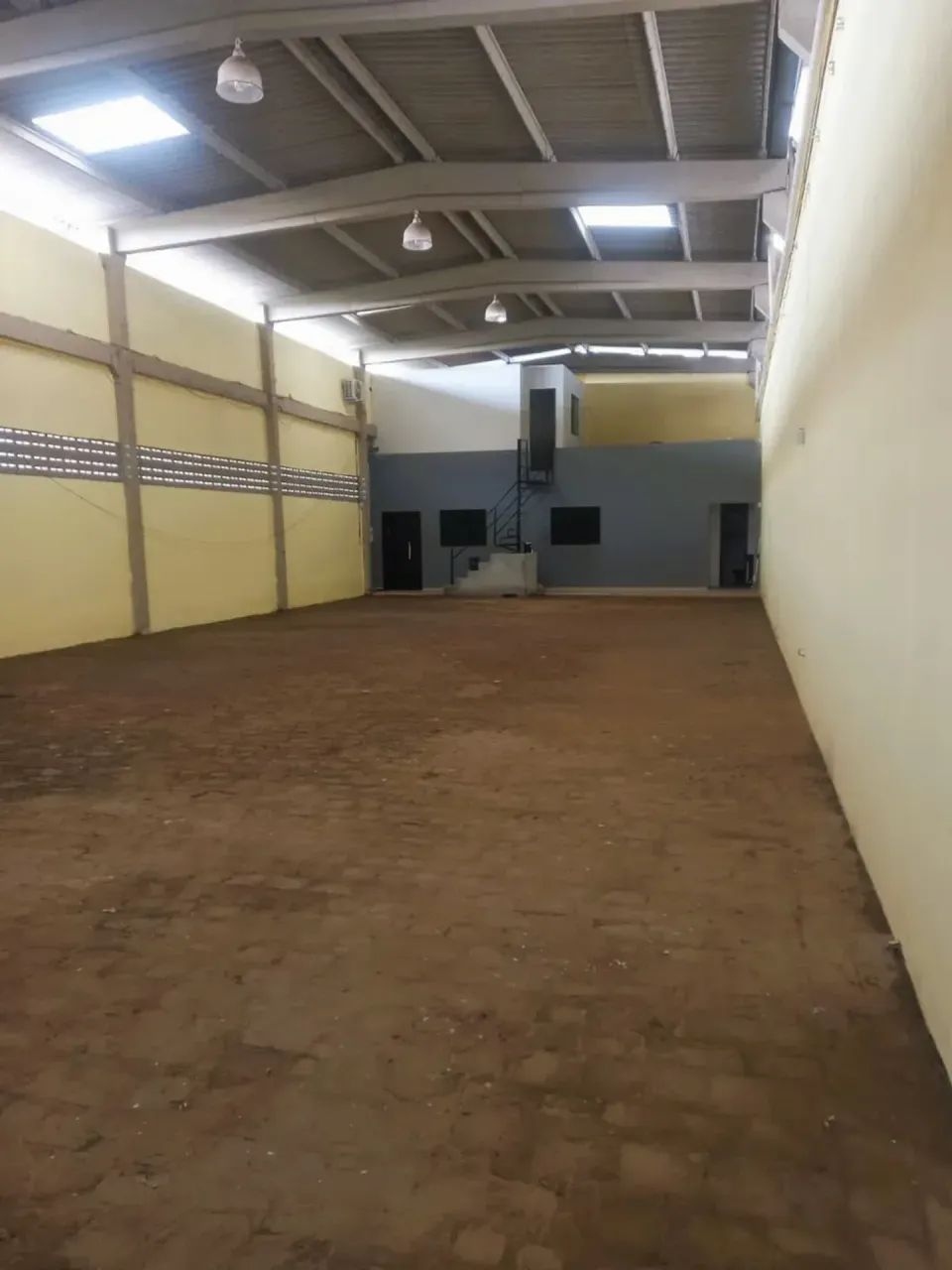 Galpão com 300 m² para locação na Alça Sudoeste !!!