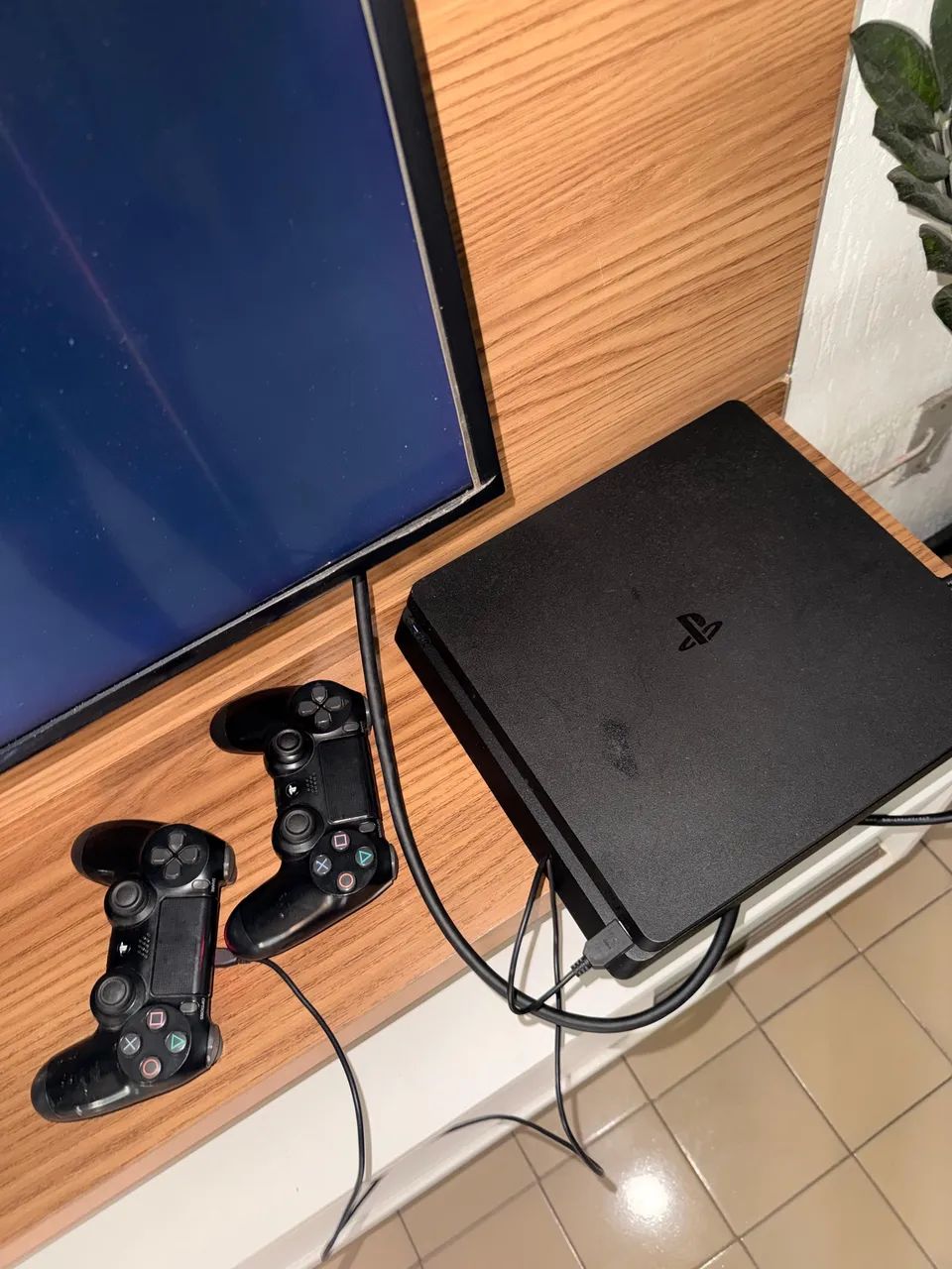 Ps4 slim completo com 2 controles 