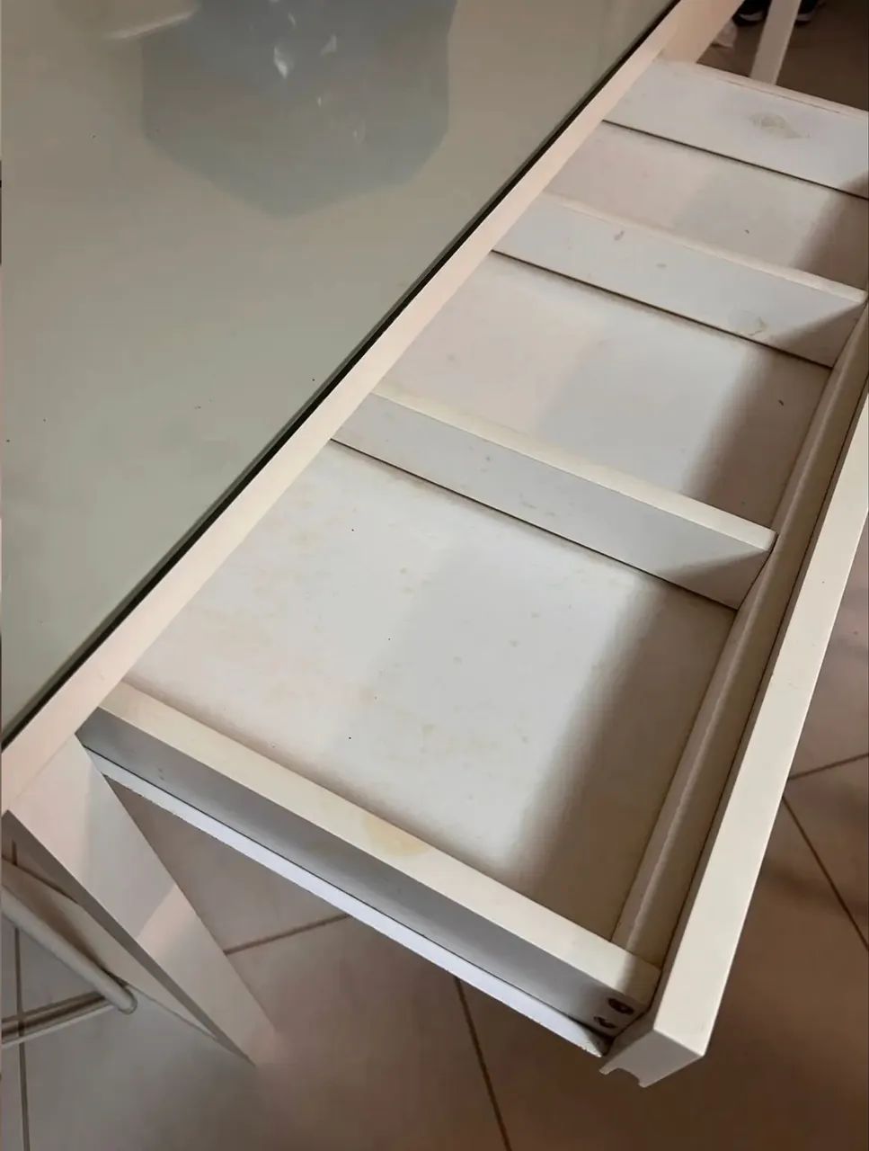 Escrivaninha/ penteadeira branca - Foto 5