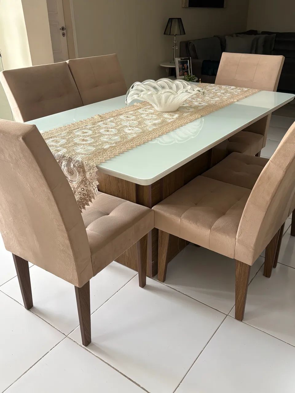 Cadeiras de mesa de jantar.