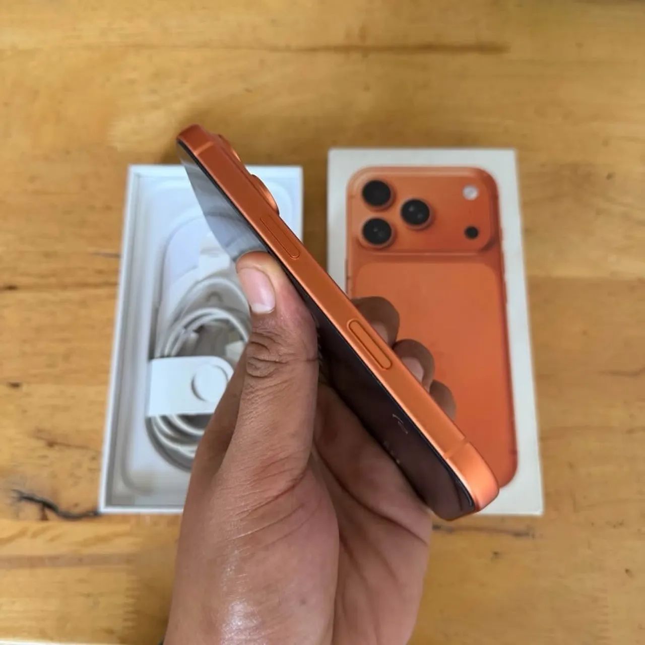 iPhone 17 Pro Max 256GB + 4 Capinhas ?