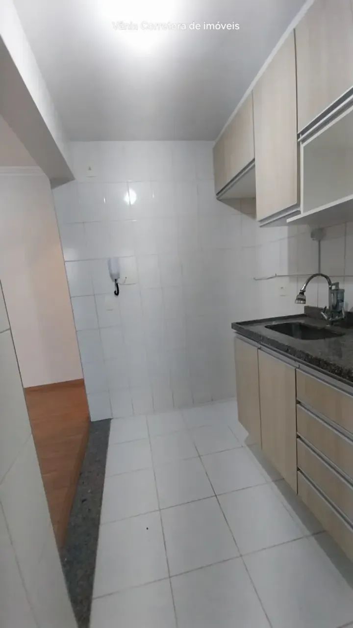 Apartamento 2 dormitórios, sala com sacada, condomínio doce vida. - Foto 3