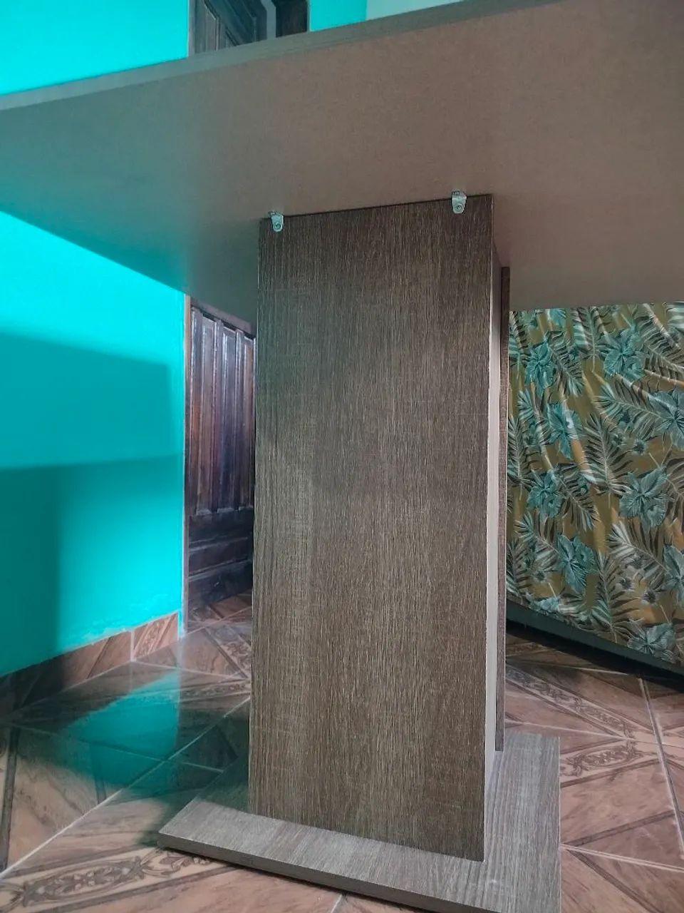 Mesa com tampo de madeira 90X90 com 4 cadeiras  - Foto 3