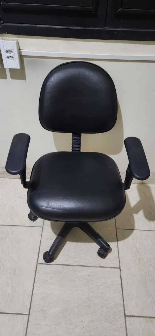 Cadeira de escritório giratória com braços
