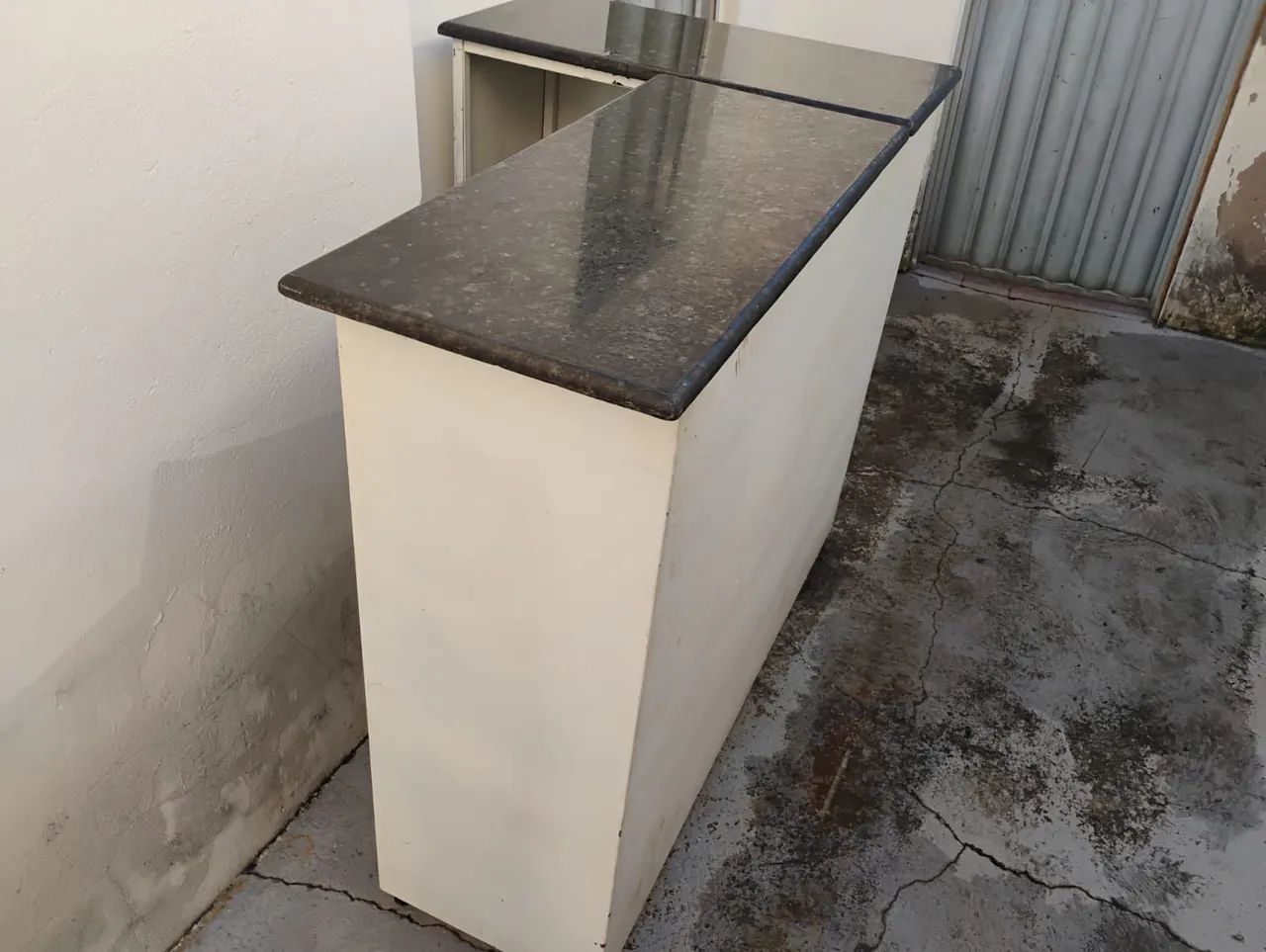 Balção metelico com tampo de granito - Foto 2