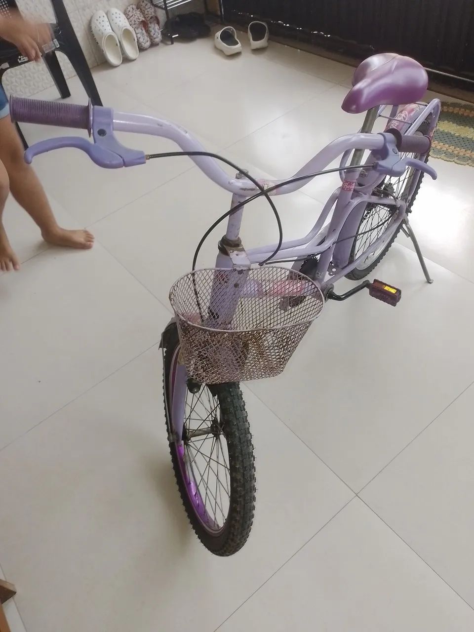 Bicicleta aro 20 feminina cor roxa - Foto 2