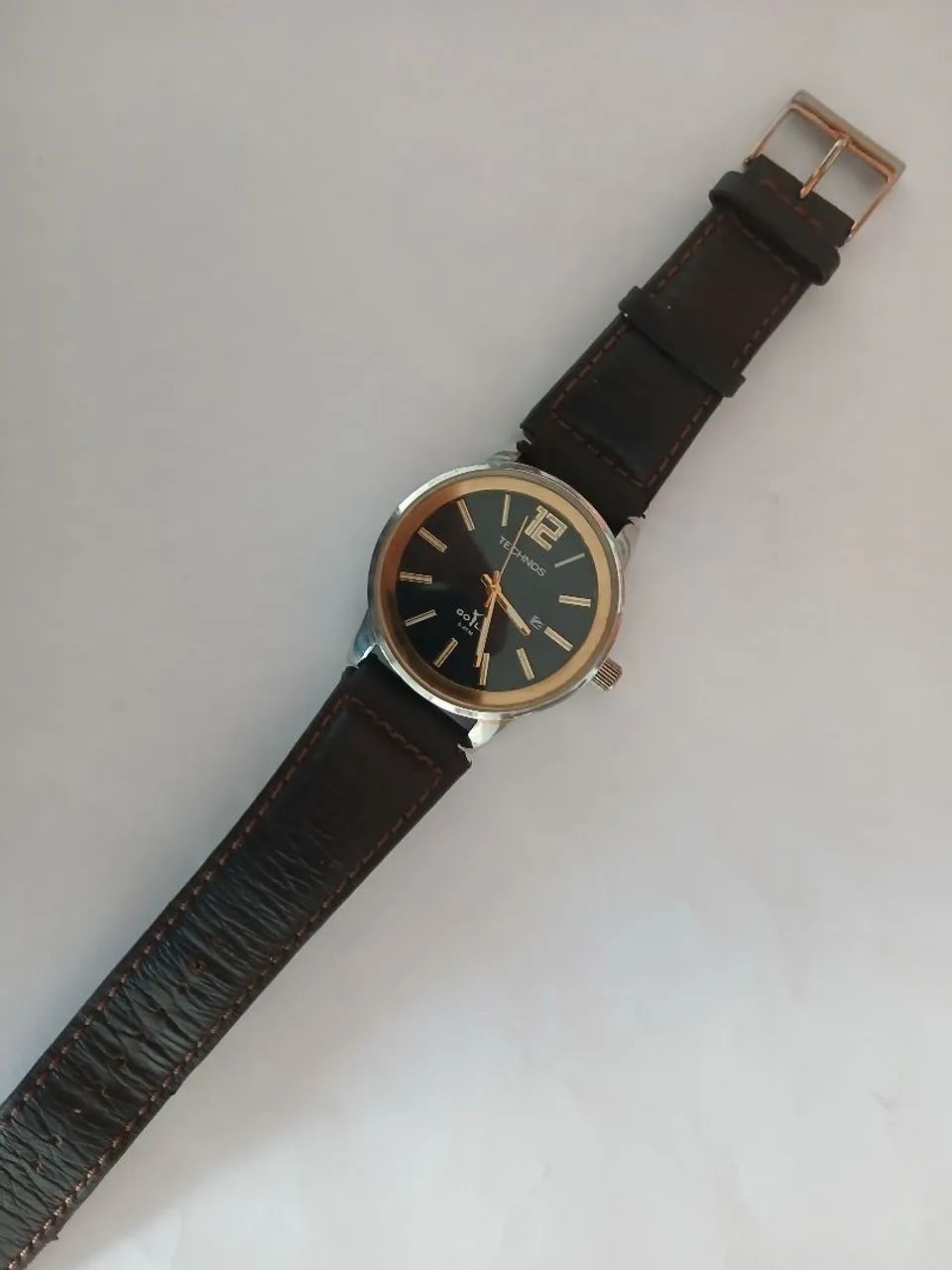 Technos golf prata e dourado com pulseira de couro. 