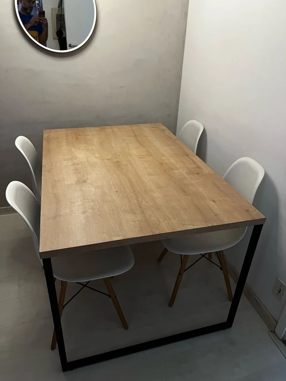 Mesa com 4 cadeiras.  - Foto 2