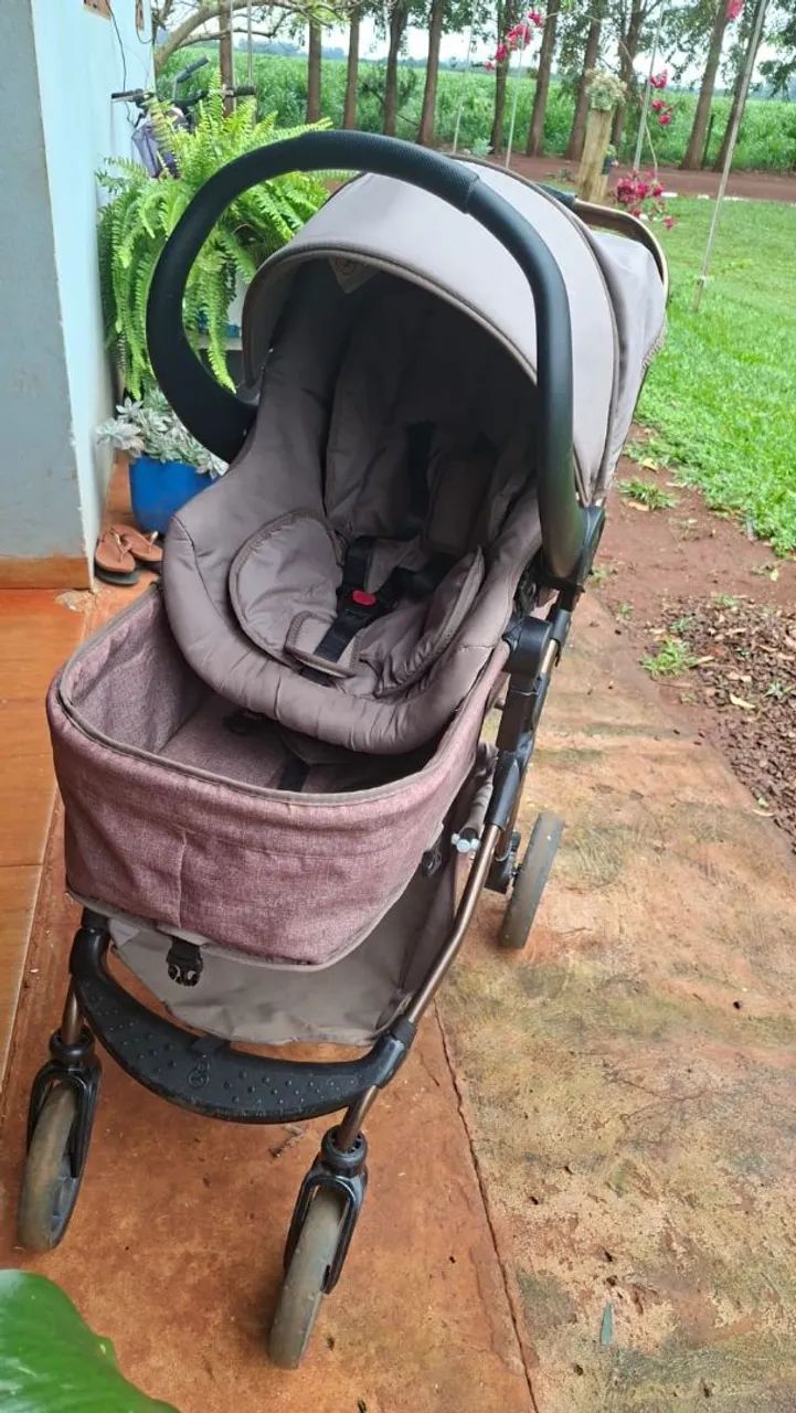 Carrinho de bebê moises com bebê conforto 