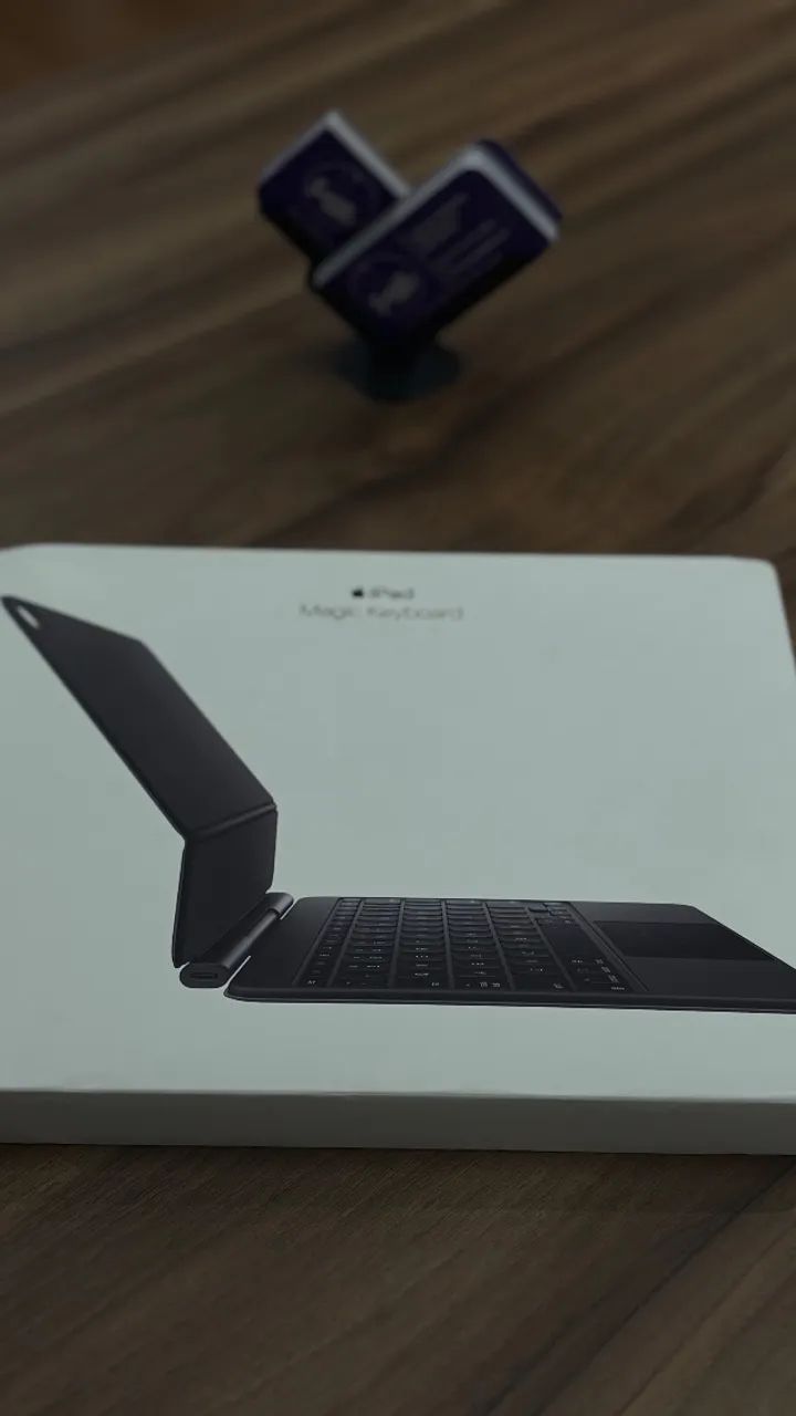 Magic Keyboard para iPad - Seminovo