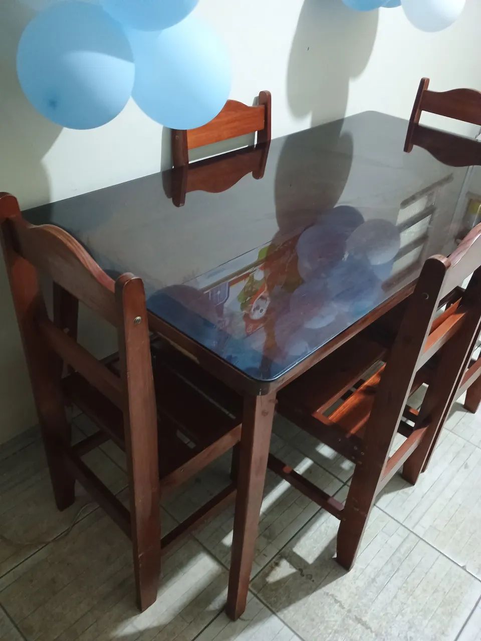 Mesa 5 cadeiras madeira 