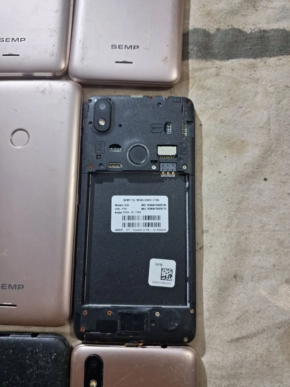 lote com 6 celulares para consertar ou retirada de peças  - Foto 2