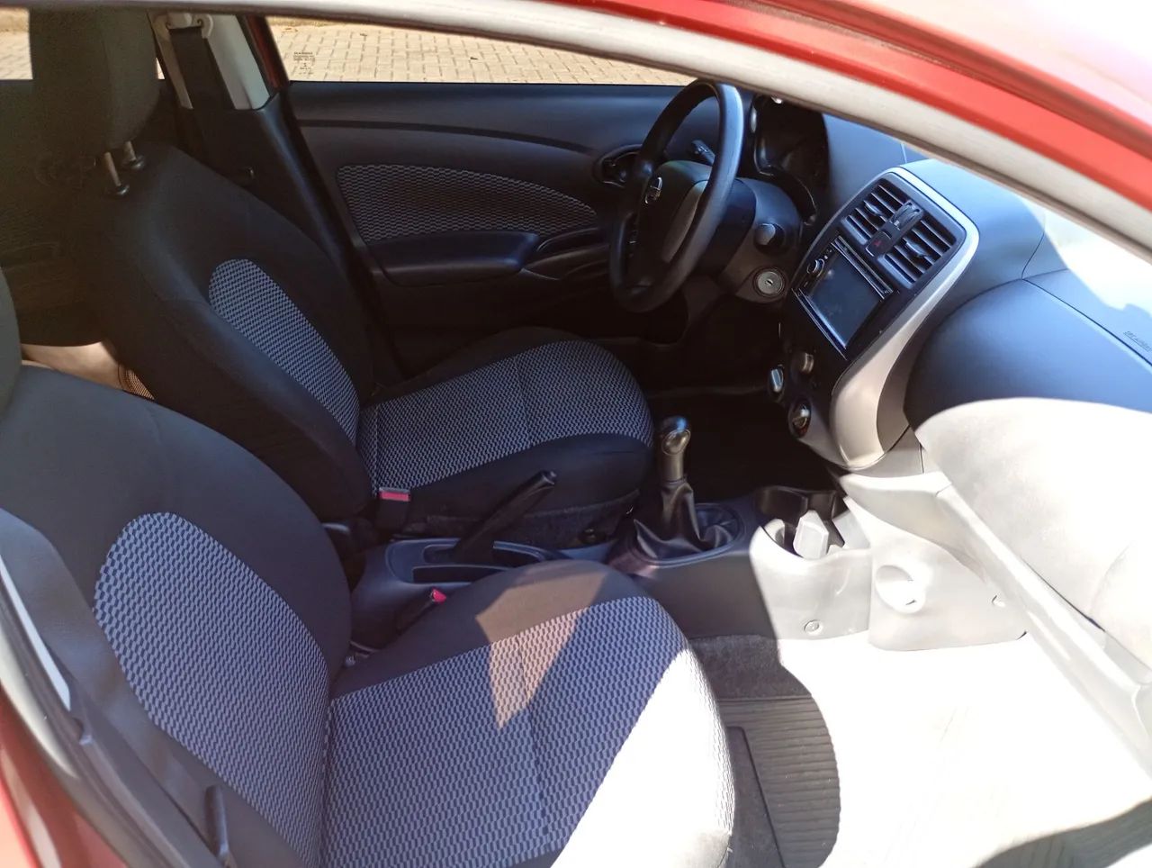 Nissan Versa 1.0 12V Flexstart 4P Mec. 2017 - Foto 5