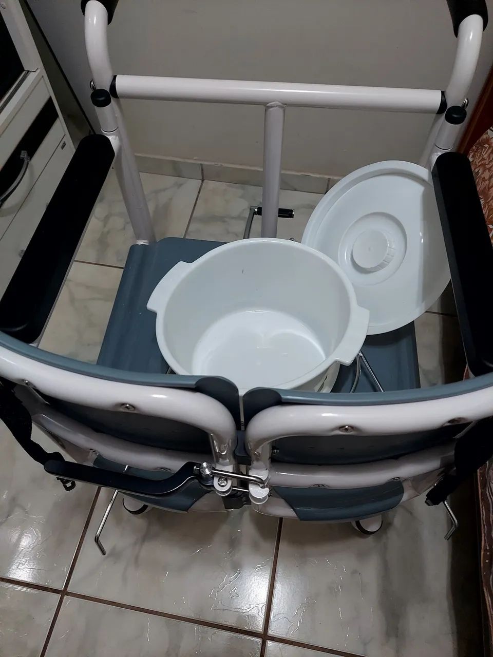 Cadeira de rodas e transferência  - Foto 3