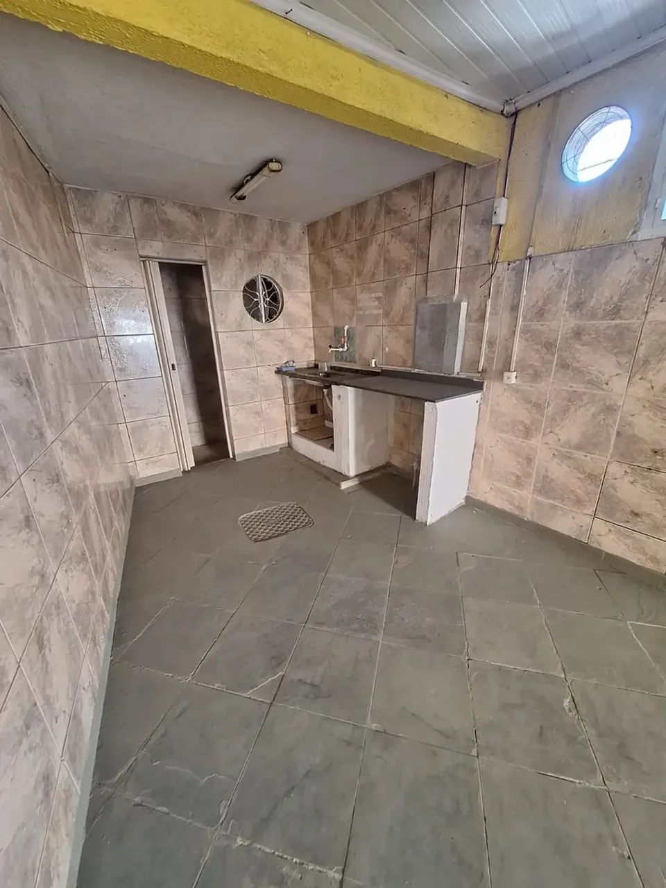 Imóvel para aluguel possui 26 metros quadrados em Campo Grande - Rio de Janeiro - RJ