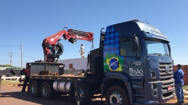 Caminhão Munck Traseiro 70 ton,Giro infinito