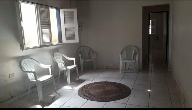 Casa simples com 4 quantos a 2 minutos da praia atalaia - Foto 3