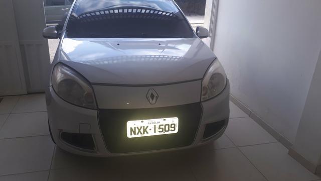 Vendo ou troco sandero por carro 2013 em diante