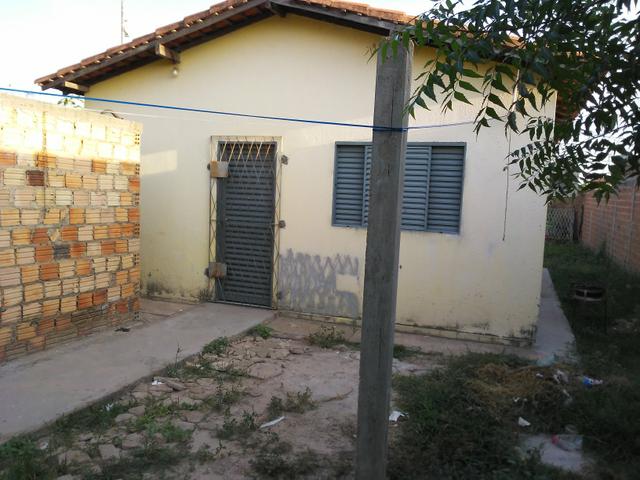 Vendo uma ágil de uma casa no bairro Jardim Cidade em Altos pi apresentação 230 por mês