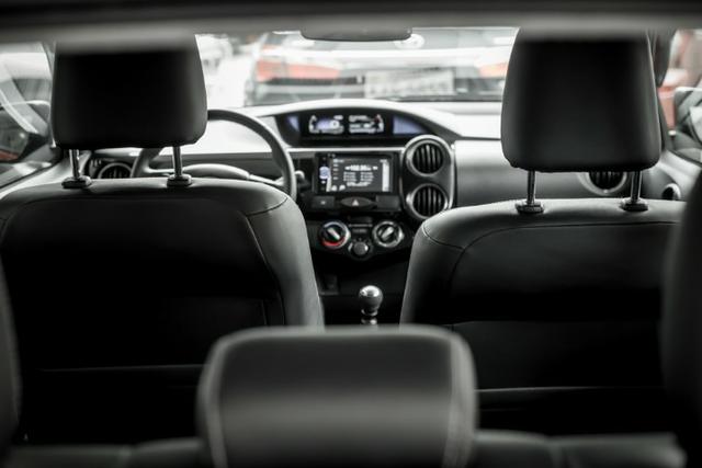 Étios Hatch XLS 1.5 Mec. 2017 - Foto 11