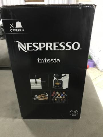 Vendo cafeteira nespresso inissia! - Foto 3