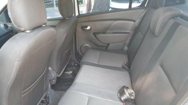 Sandero Stepway 1.6 2015 Branca - 04 Pneus Novos, Todas Revisões feitas na Concessionária - Foto 12