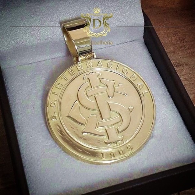 Pingente em ouro 18k Brasão Time 30 gramas - Foto 5
