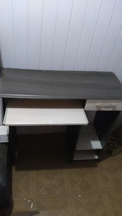 Mesa de compultador cinza com bege - Foto 4