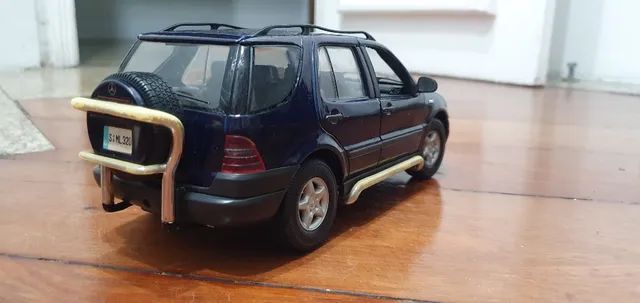 Mercedes Benz ML 320 1997 - Maisto 1/18 - Foto 4