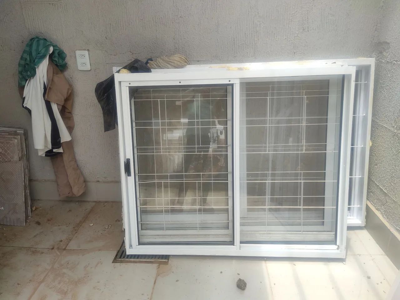 Janela de Alumínio com Grade - Foto 2