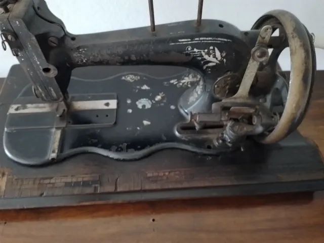 Maquina Costura Antiga - Foto 5