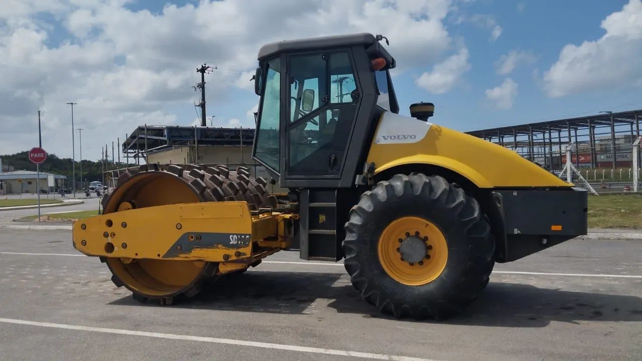 ROLO COMPACTADOR TRAÇADO 2015 SEMI NOVO 1.116 HS TRABALHADAS 