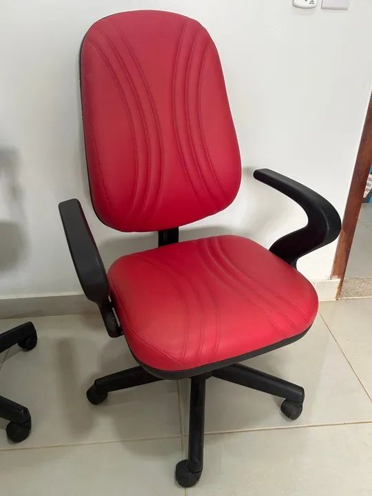 Cadeira de Escritório Giratória Vermelha