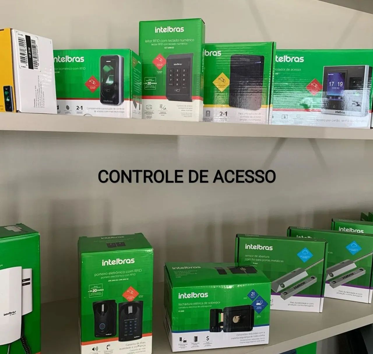 Controle de acesso com biometria e reconhecimento facial. Câmera e Interfone 