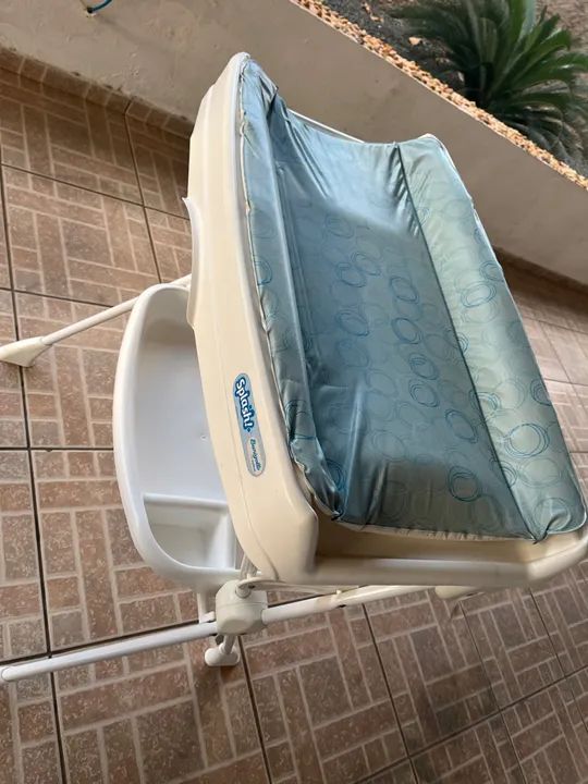 Trocador de bebê Splash com estrutura de metal