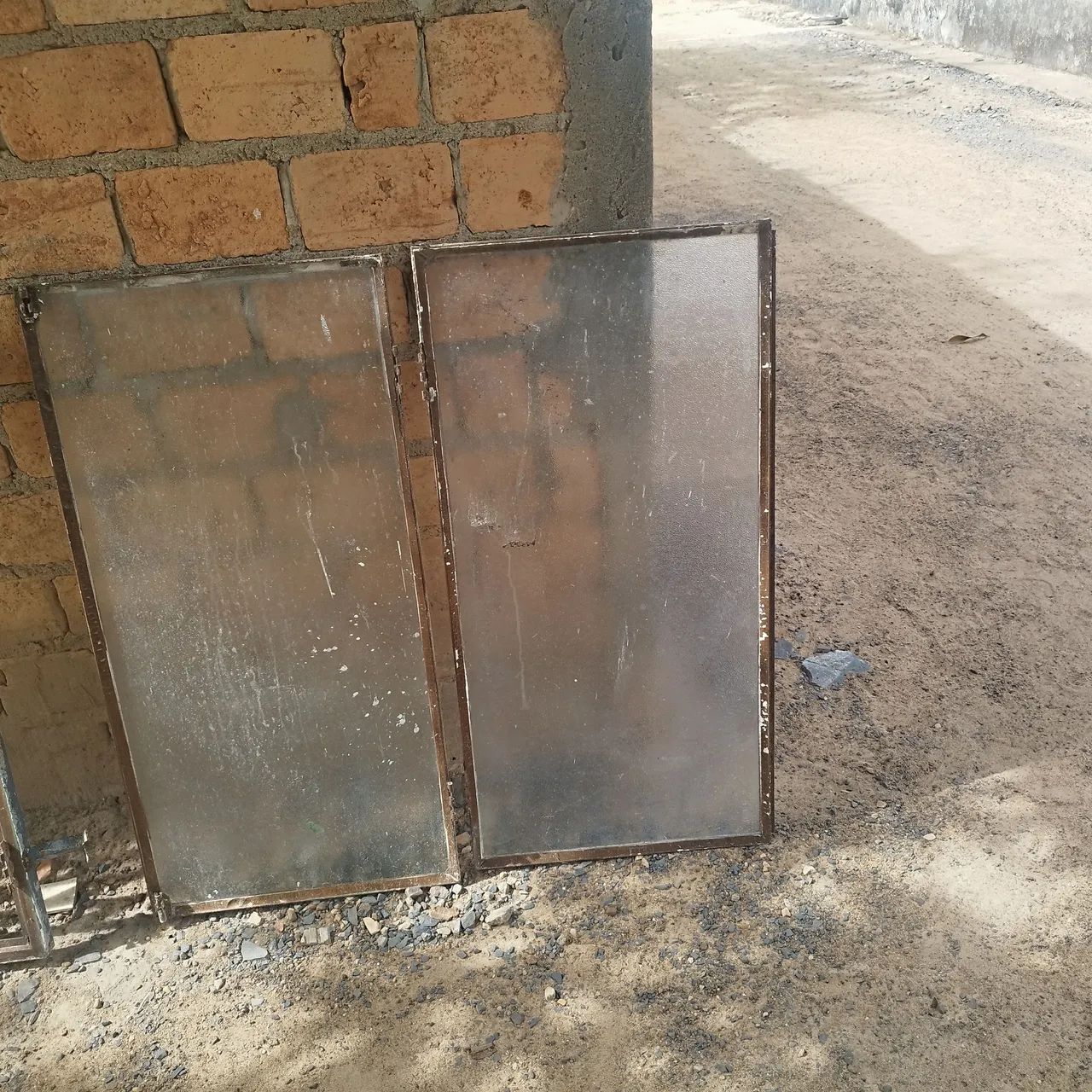 Janelas de Vidro Usada e uma grade de janela 