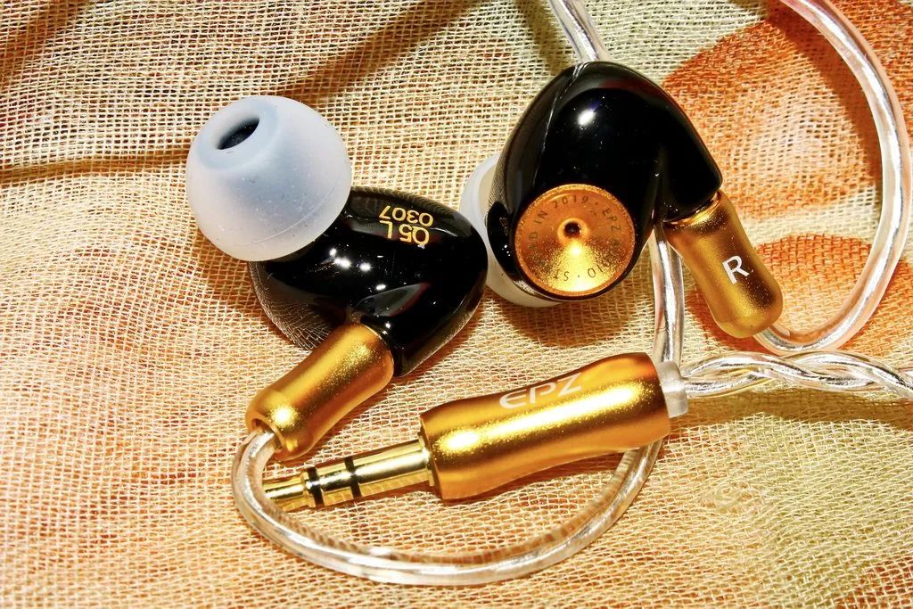 EPZ Q5 In-Ear Headphones, Black, Excellent Condition64407620086019120