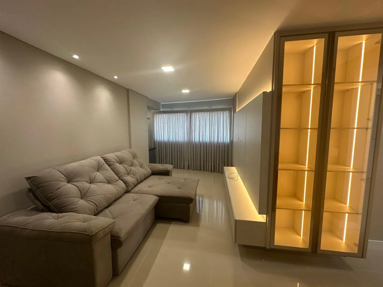 Locação anual apartamento mobiliado em Camboriú/SC