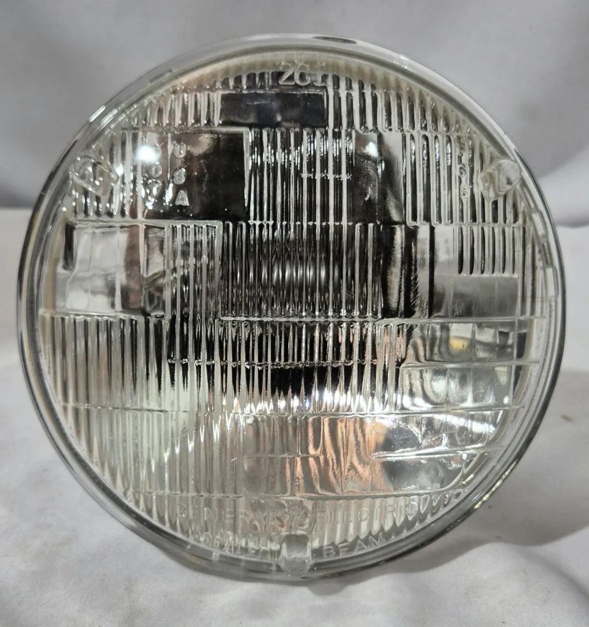 Farol Automotivo Redondo Universal Sealed Beam 130mm mod 201 General EleTric novo 12v