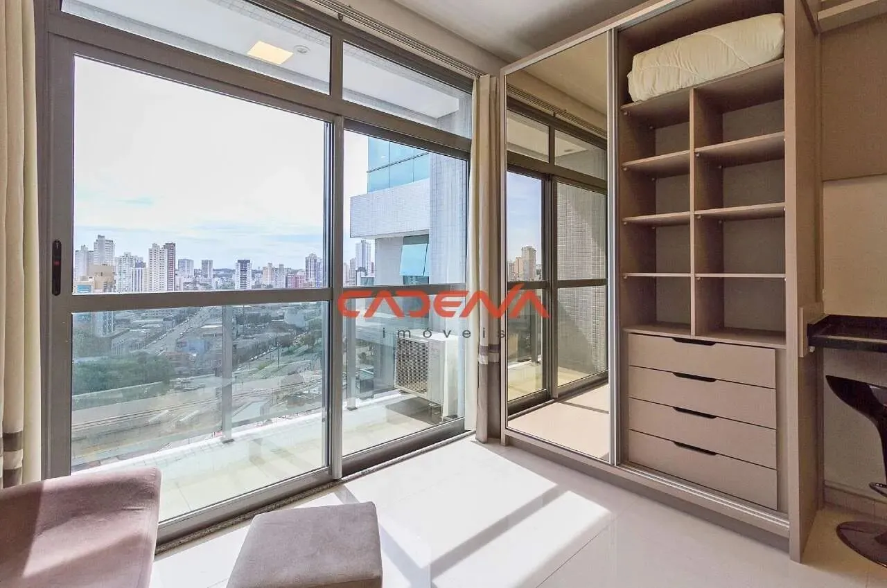 Studio com varanda e 1 vaga para aluguel no Centro em Curitiba