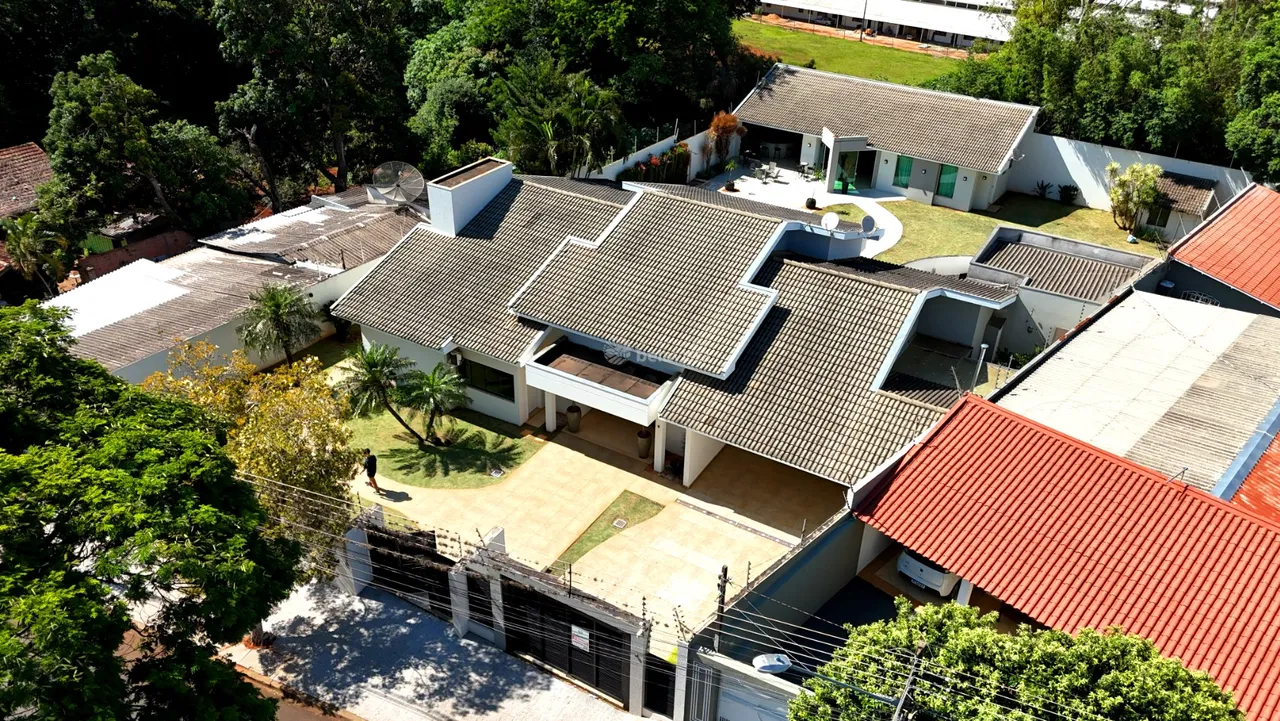 CASA MOBILIADA DE EXCELENTE PADRÃO, COM 1.454M² DE TERRENO, À VENDA NA VL. MARTINS EM APUC